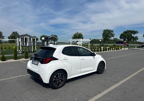 Toyota Yaris cena 69900 przebieg: 31000, rok produkcji 2021 z Brzozów małe 301